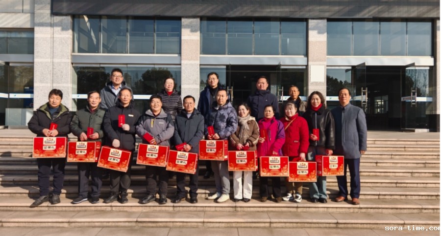 校长基国林新春走访慰问在岗教职员工