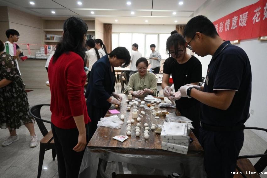 检测学院开展“巧手添彩情意暖 花好月圆迎中秋”主题劳动实践活动