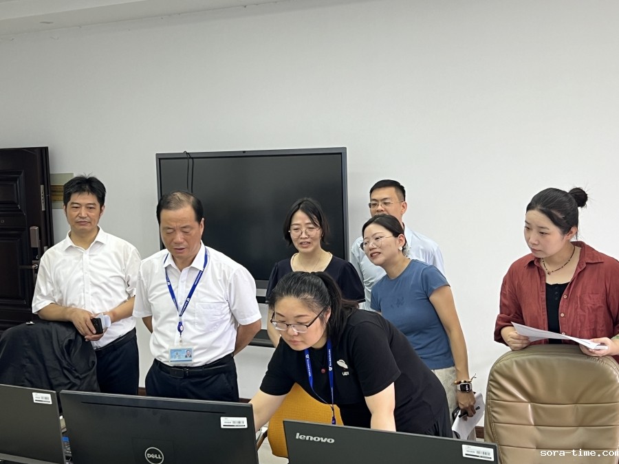 2025年秋学期开学首日校领导带队巡查教学一线